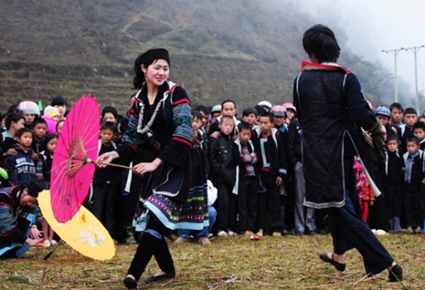 Gau Tao Festival of Mong People in Lao Cai - Vietnam visa on arrival application