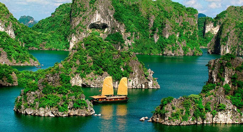 Ha-long-bay-vietnam-travel