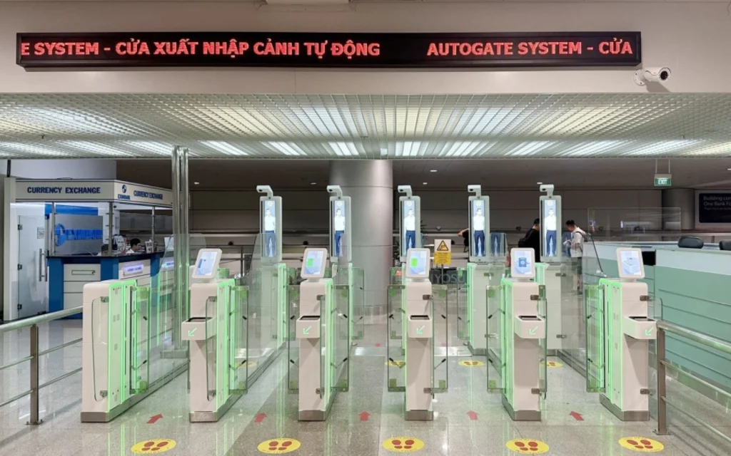 Hệ thống cửa xuất nhập cảnh tự động tại sân bay Tân Sơn Nhất