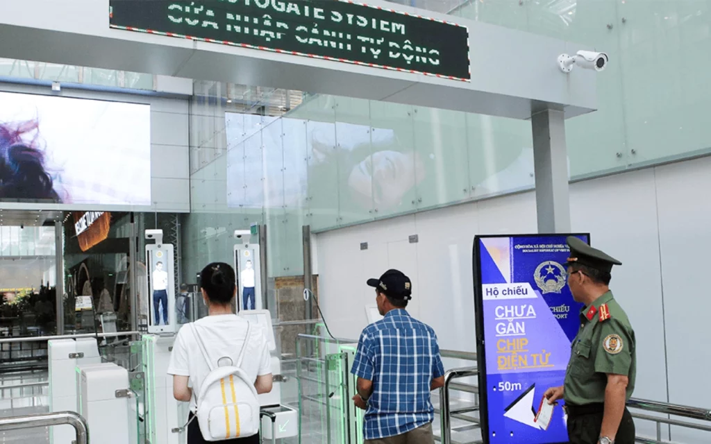 Cửa nhập cảnh tự động tại sân bay Đà Nẵng hỗ trợ làm nhanh thủ tục