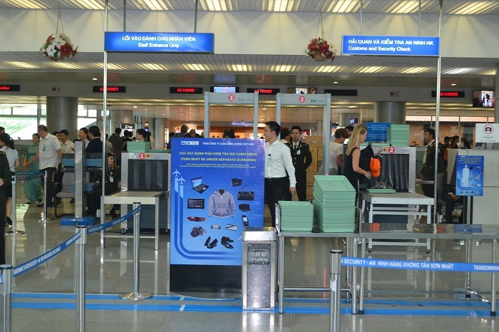 Khu vực soi chiếu an ninh sân bay Tân Sơn Nhất